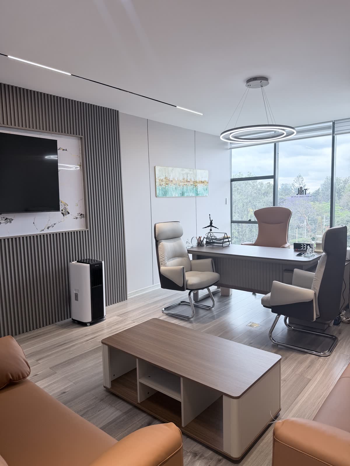 Executive desk and leather seating
